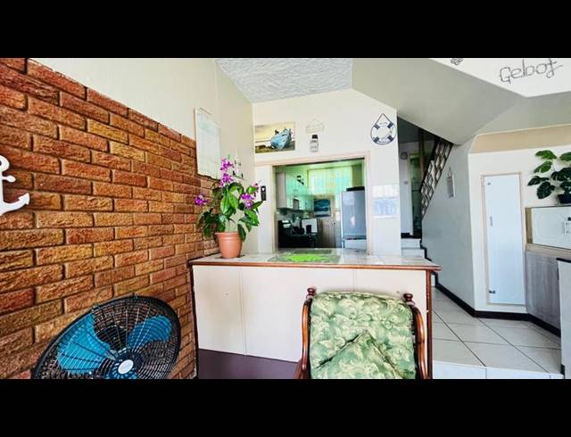 2 BEDROOM APARTMENT FOR SALE IN MARGATE BEACH